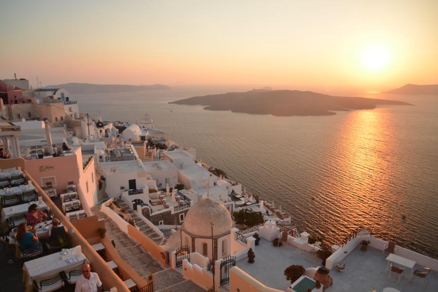 The Cyclades is a Greek island group in the Aegean Sea, southeast of mainland Greece. One way to get around and explore this absolutely stunning part of the Mediterranean is by water. So come along with us as we take a leisurely Greek Sailing adventure today and tomorrow on the Looptail