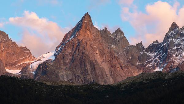 We’ll walk you through daily highlights, sights and handy hike info for our Trekking Mont Blanc tour