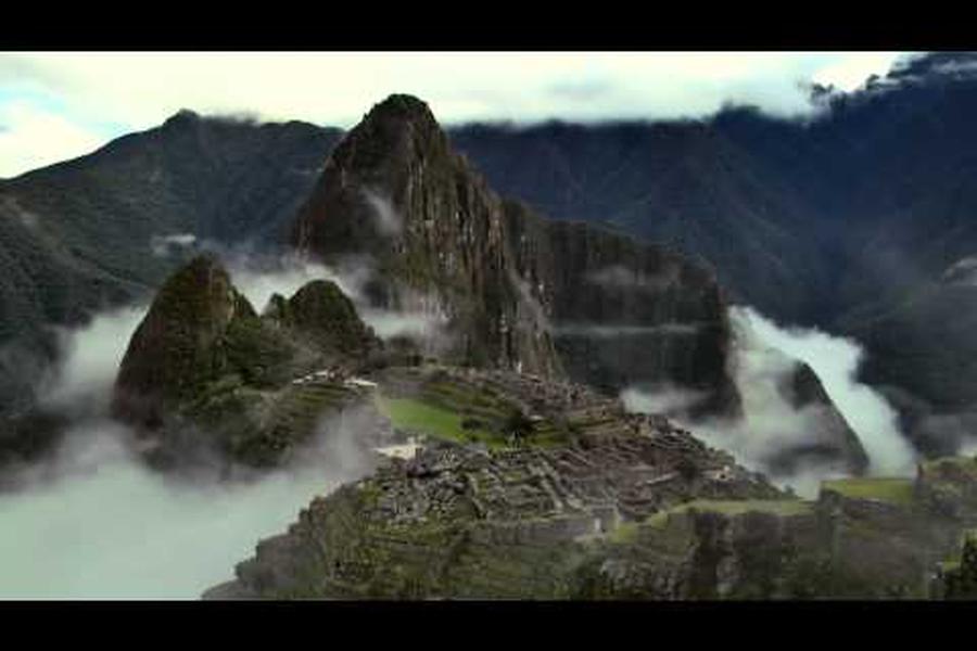 Built around 1450AD, “Machu Picchu” means “Old Mountain” in Quechuan, the language of the Inca Empire. The Incas were some of the best masons in the world and Machu Picchu’s 150 structures were so well built that not even a knife blade can fit between their stones. Let #TimelapseTuesday take you back in time. 