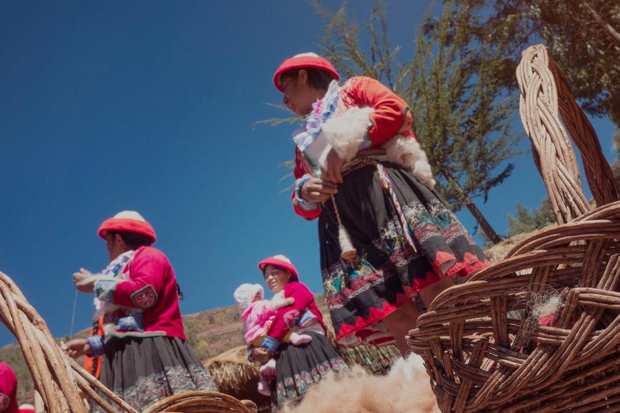 The Planeterra Foundation takes Women's Weaving Coop to go see ‪Machu Picchu‬.