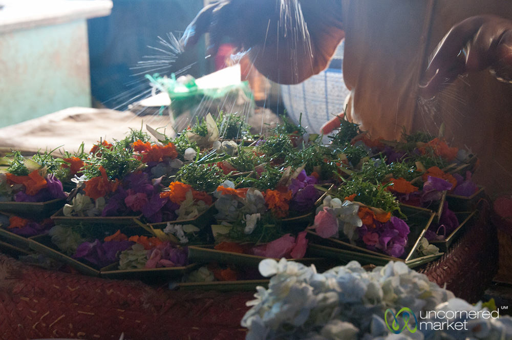 Pre-made canang available for purchase at the markets.